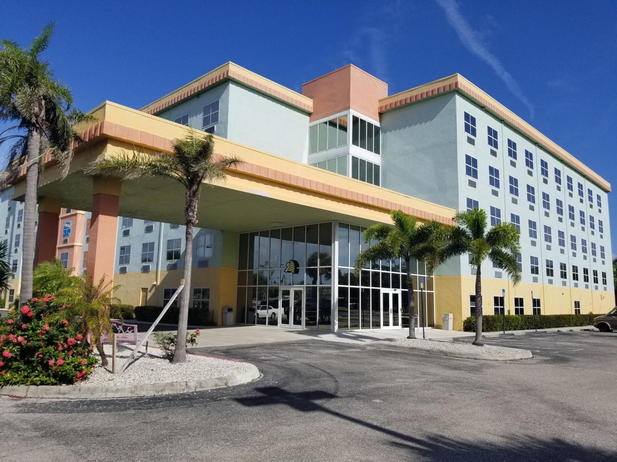 Allure Suites Of Fort Myers Bagian luar foto