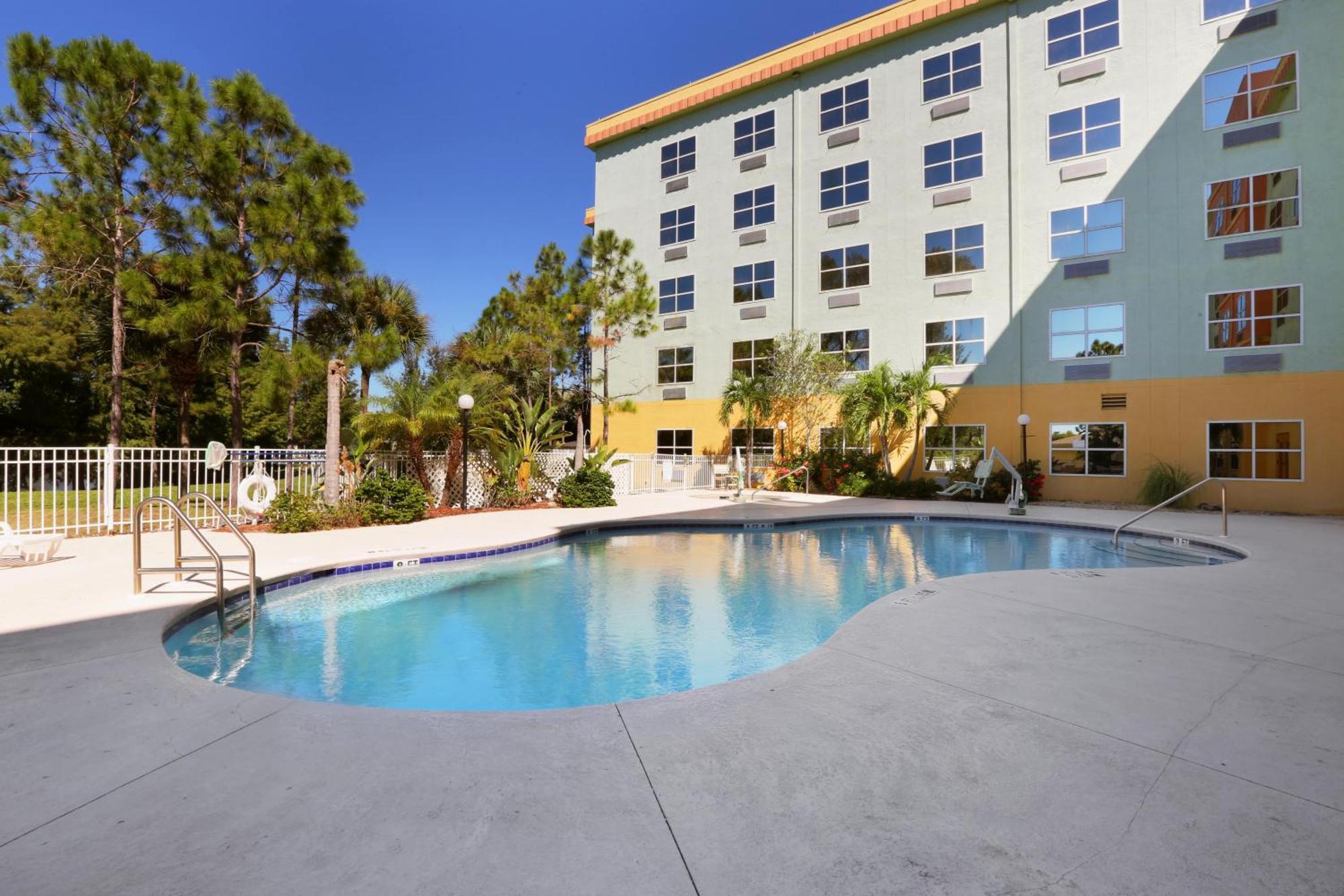 Allure Suites Of Fort Myers Bagian luar foto